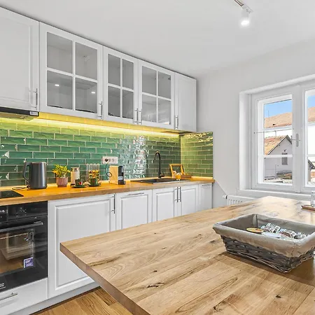 Feriehus Castelului Boutique-old Town-free Private Parking Braşov