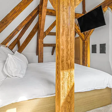 Feriehus Castelului Boutique-old Town-free Private Parking Braşov