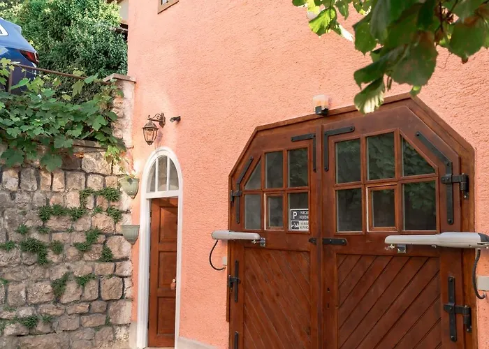 Castelului Boutique-old Town-free Private Parking Сasa de vacaciones Braşov