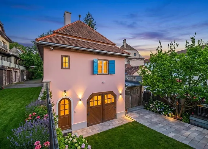 Castelului Boutique-old Town-free Private Parking Сasa de vacaciones Braşov